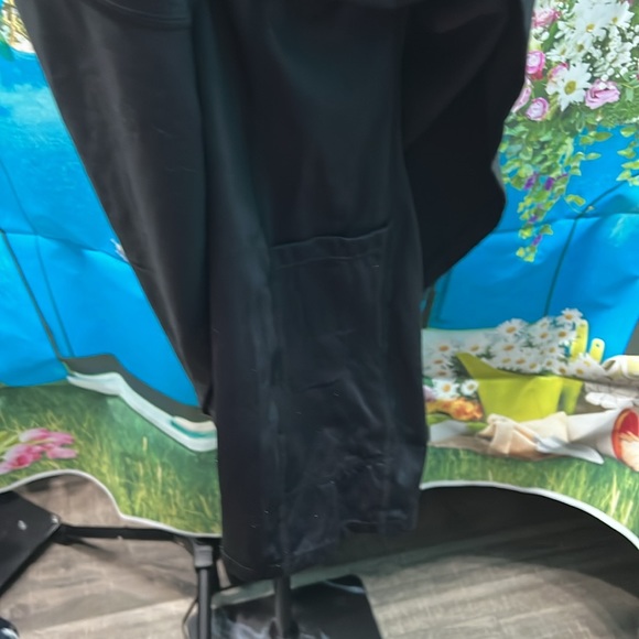 SOLD-Large Halara everyday cloudfull black dress with shorts pockets padded cups - Picture 4 of 4